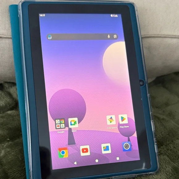 Android Tablet with Case - Picture 8 of 8